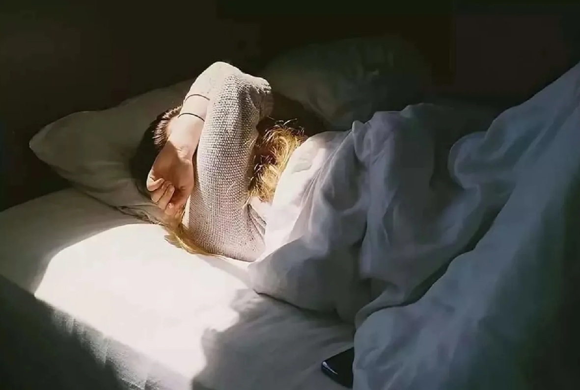 В кровати под одеялом